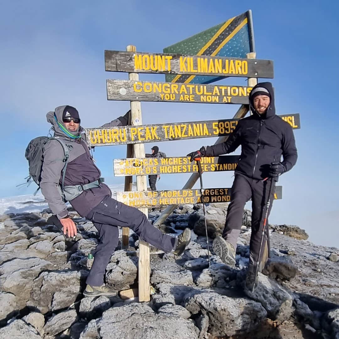 Kilimanjaro - Claudio Minder und Karl Müller auf dem Gipfel des höchsten Berges Afrikas