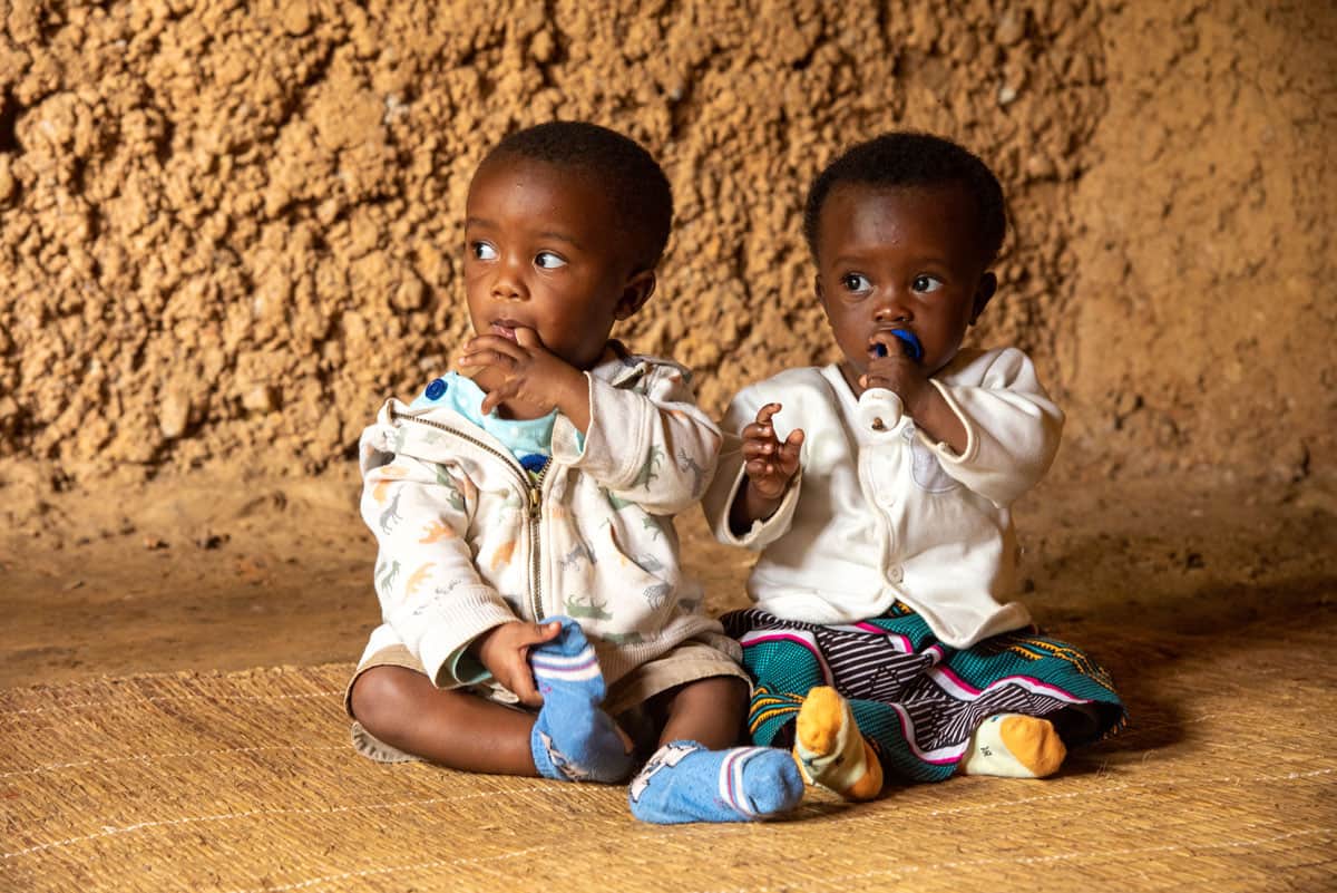 Juliette e Julius a 18 mesi nella casa di famiglia in Ruanda
